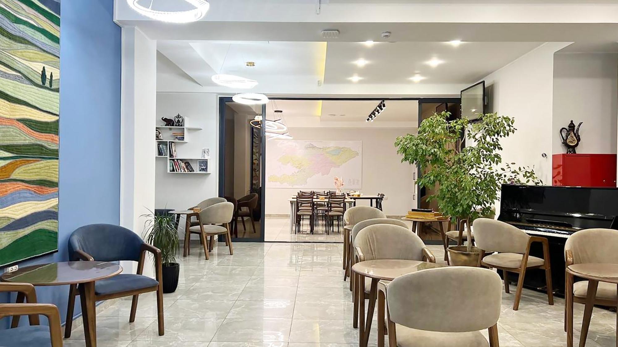 Compass Hostel Bishkek Exterior photo